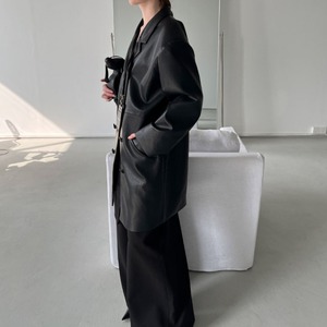 ブラックフェイクレザーミドル丈 ジャケット　LT0040054