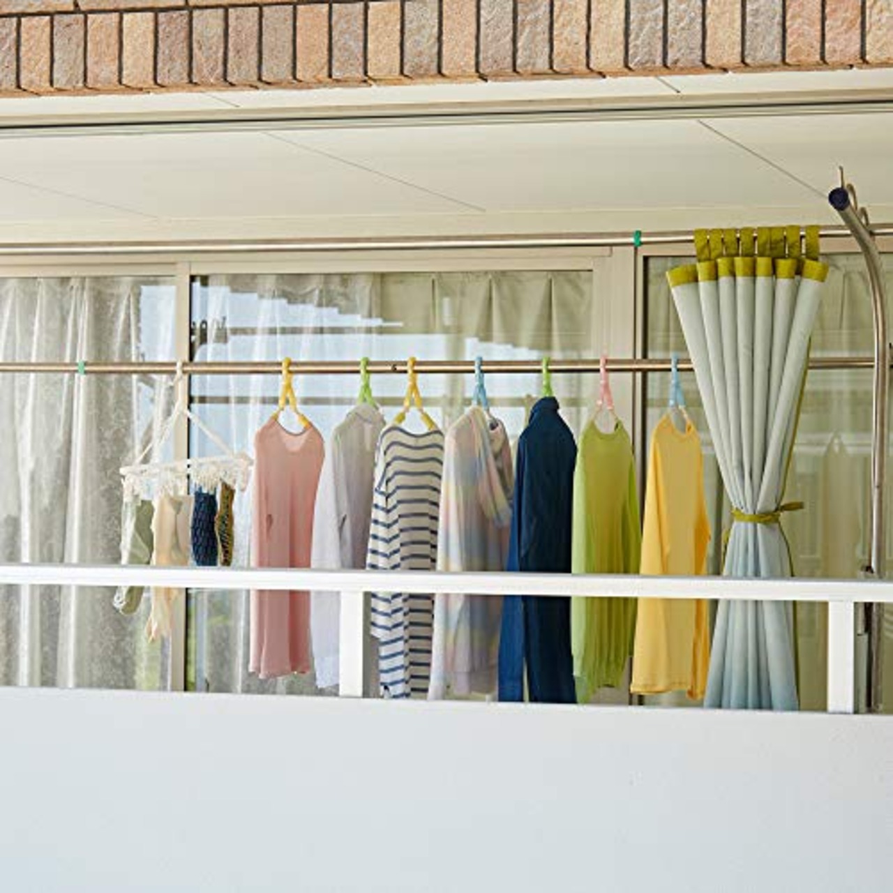 くらしのヒント 洗濯物保護カバー「洗濯物干し雨よけ目隠しベランダカーテン」風通しの良いメッシュ生地