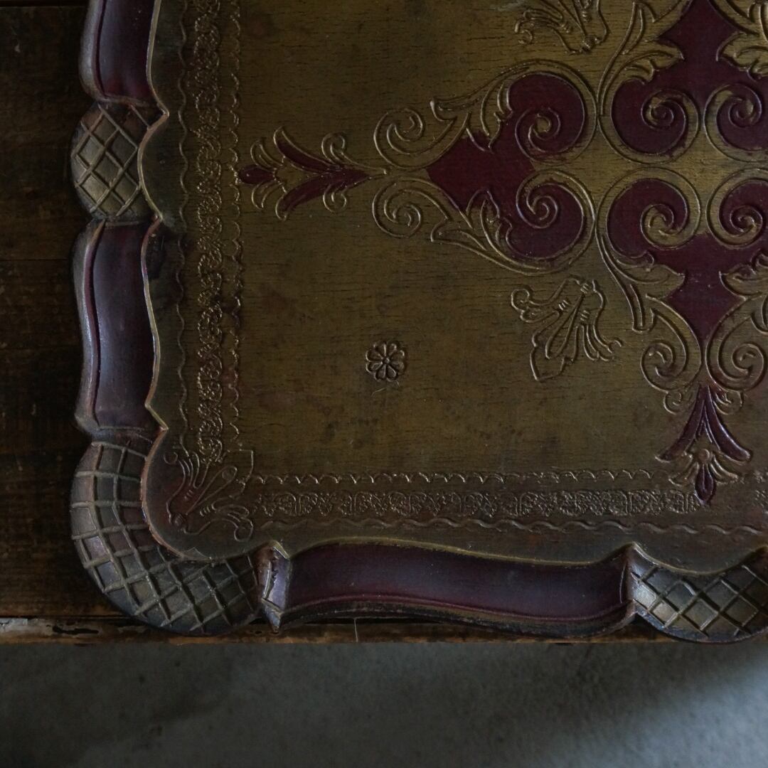 古いイタリアのトレー