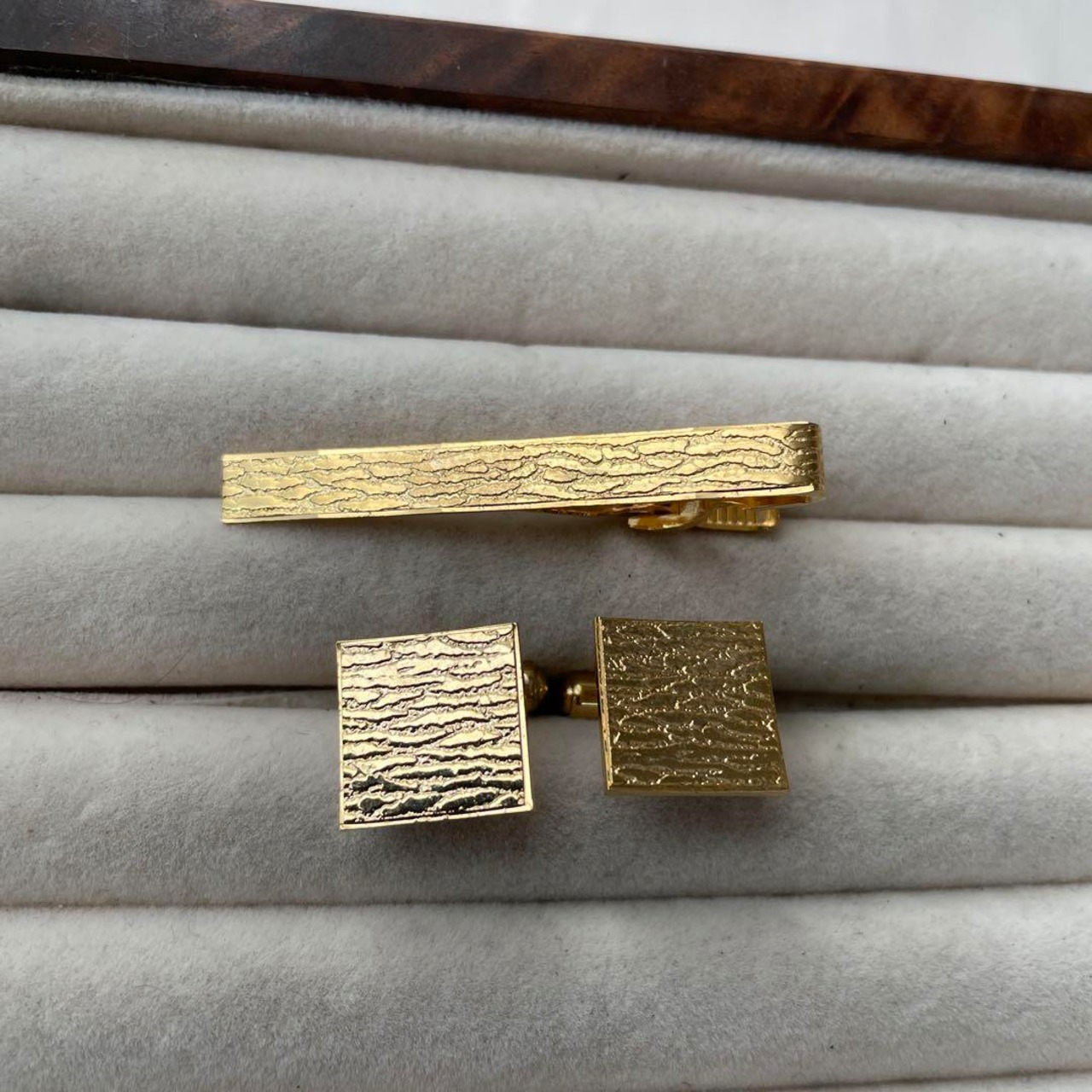 ゴールド　カラー　ネクタイピン　カフリンクス