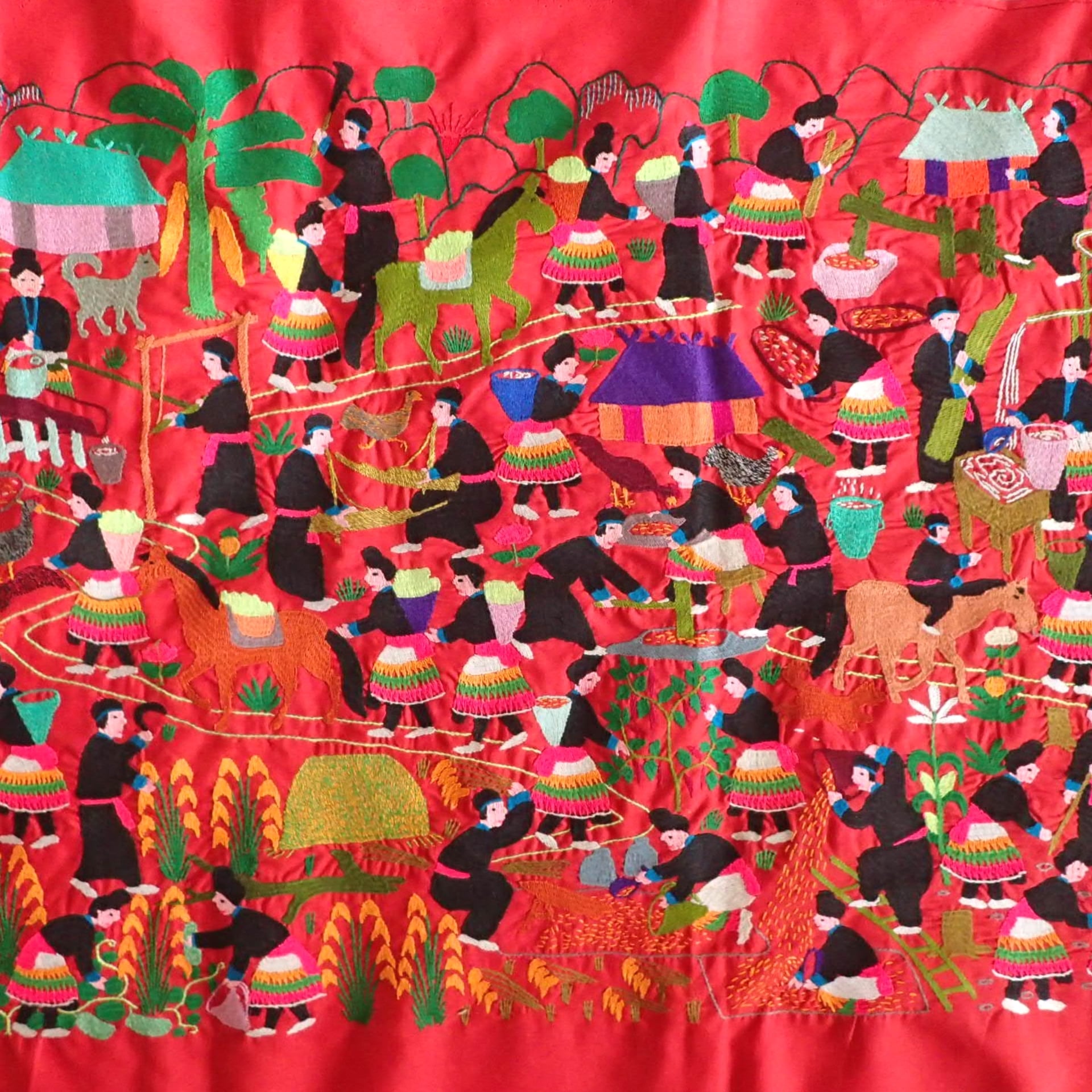 ラオス モン族手刺繍布・人々の生活 / RED | gururi