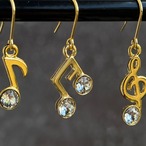 3粒セット 煌めく音符とト音記号のミニピアス イヤリング　イヤーカフ