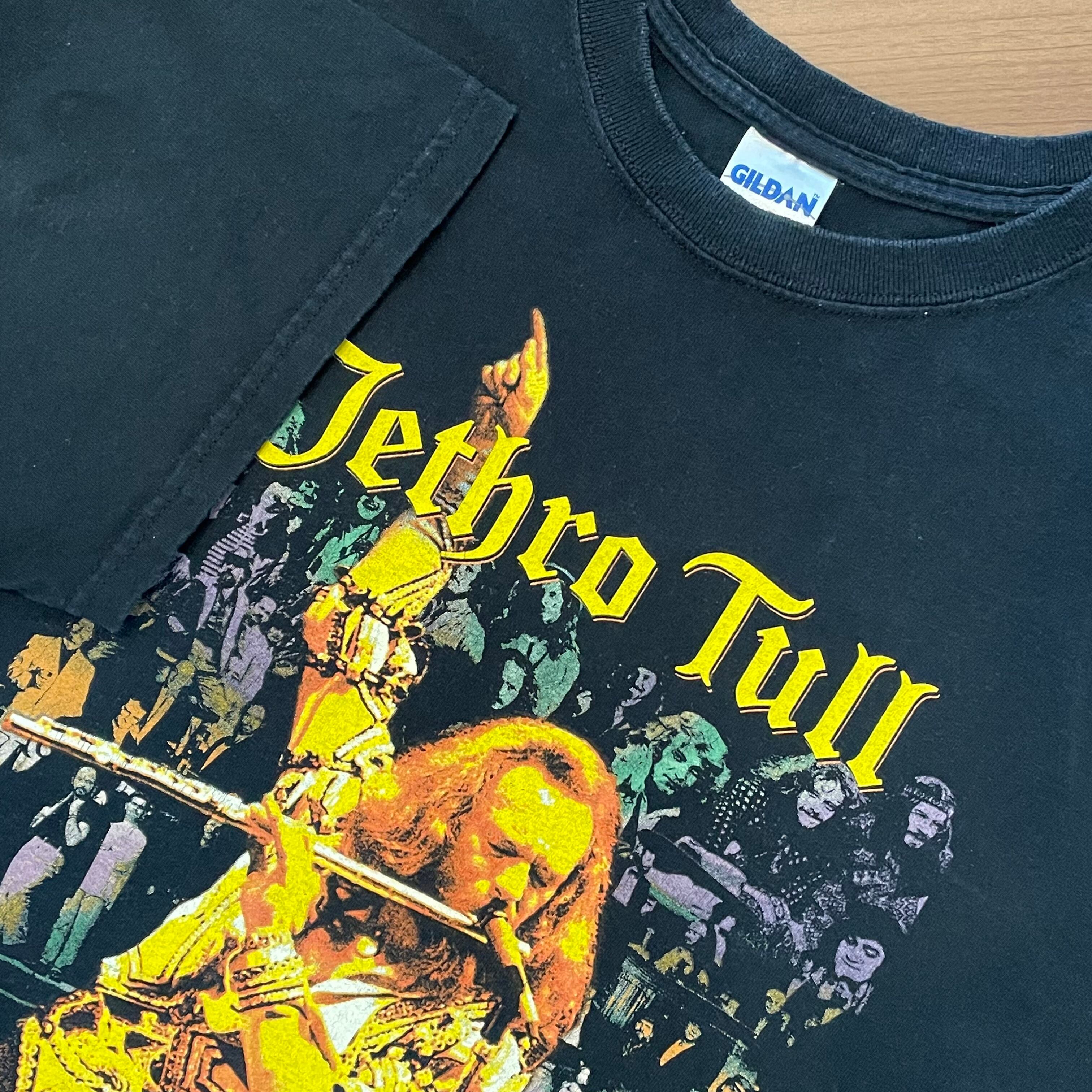 Gildan ジェスロタル 11年 ツアーtシャツ バンドtシャツ イラスト バックプリント ロックt Jethro Tull Us古着 アメリカ古着 古着屋手ぶらがbest