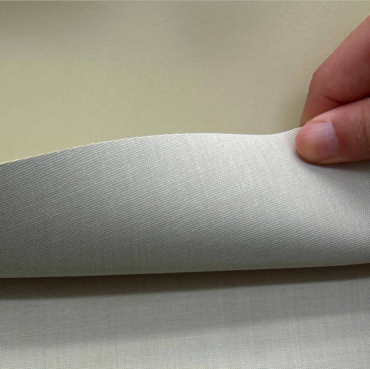 ★CT151◆オーダー1m単位◆SALE◆合皮肉厚裏地生地◆ツヤありクリームベージュ系