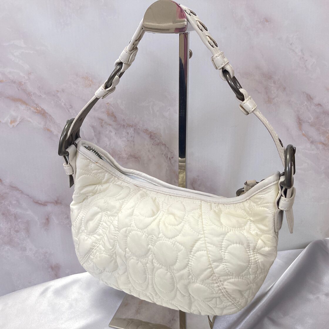 coach】シグネチャーナイロン ホーボータイプ ホワイト ショルダー 