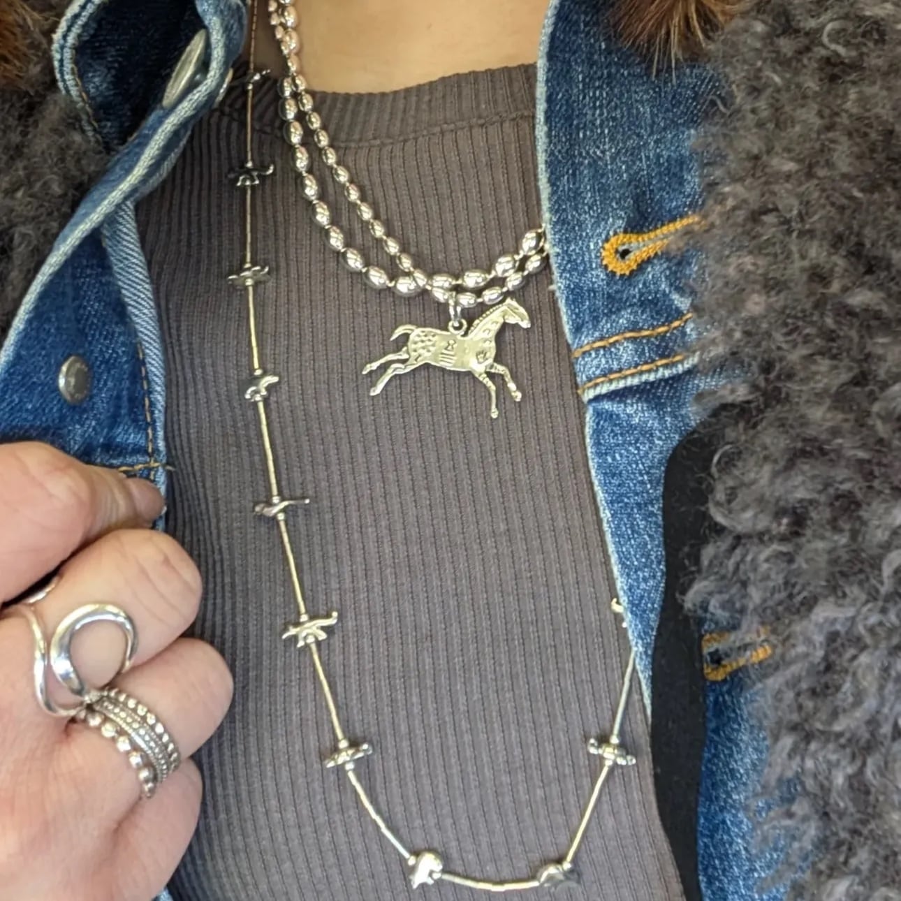 再々入荷】駆け抜ける馬 ペンダントトップ／ネックレス ホース 馬 蹄鉄