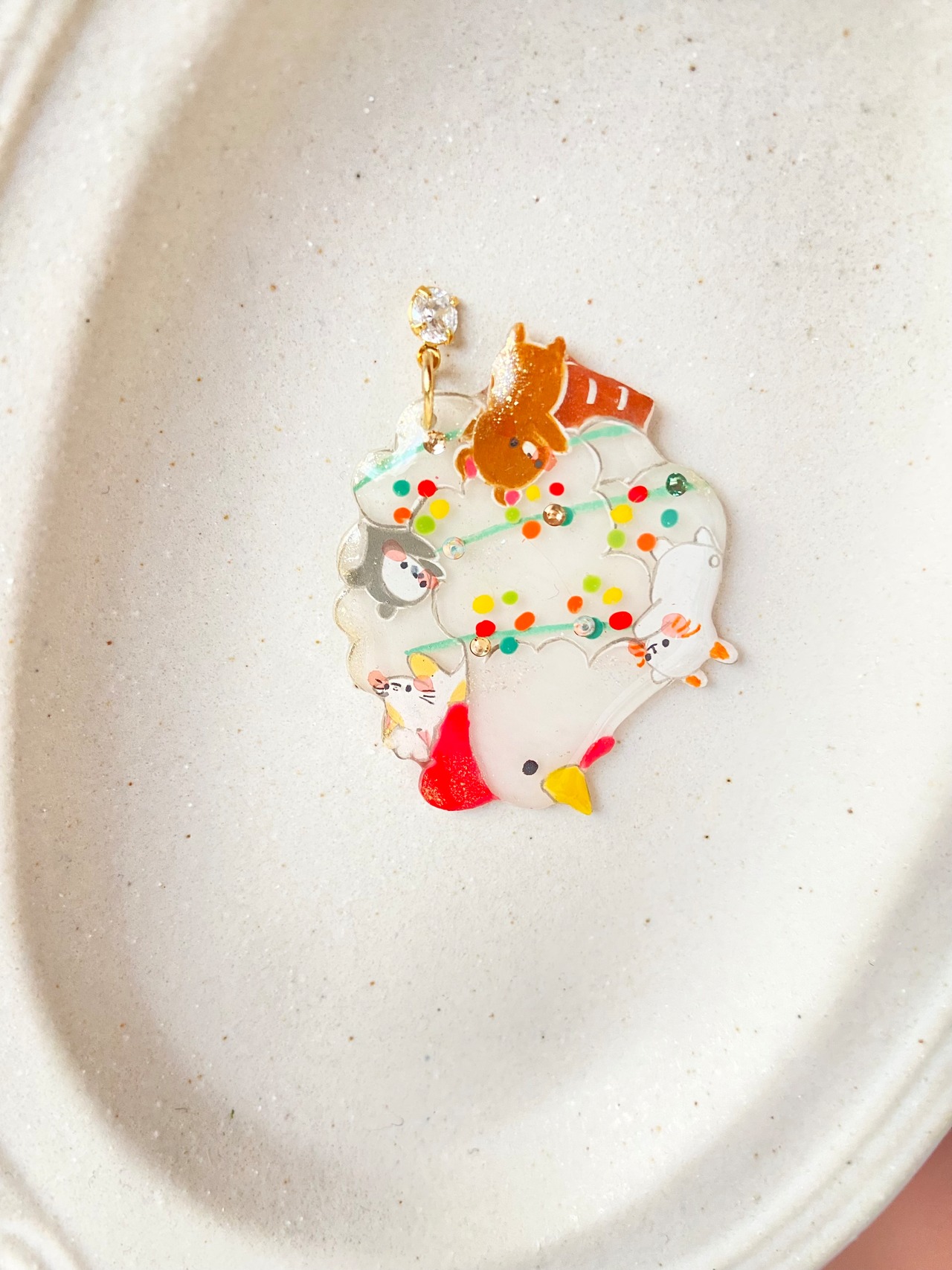 ブローチ『コッコの木-みんなで飾り付け』