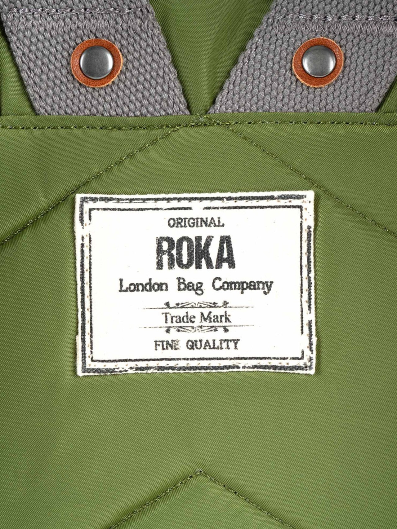 ROKA「BAYSWATER UMBRELLA BAG - AVOCADO（リュックと折りたたみ傘のセット）」ー 送料無料