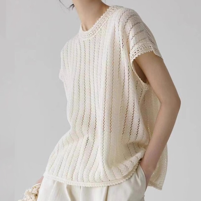 ニット サマーニット トップス レディース 透かし編みニット 半袖ニット 半袖 袖あり クルーネック ルーズ 透け感 ボタン 背中ボタン 背中開き 透かし編み かわいい 大人可愛い きれいめ シンプル 上品 こなれ感 ベーシック ナチュラル 大人カジュアル 無地 春 夏 20代 30代 40代 オフィス OL 通勤 学生 通学 デート お出かけ 公園 女子会 休日 ショッピング カフェ コーデ 楽ちん 体型カバー プチプラ 定番 ゆったり ゆる フリーサイズ オフホワイト ベーシックカラー 大人カラー