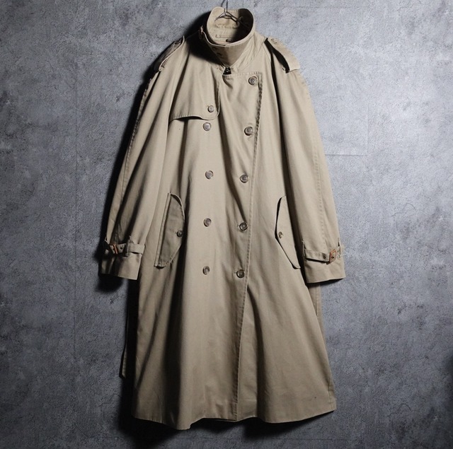 Beige gun flap liner & false collar trench coat