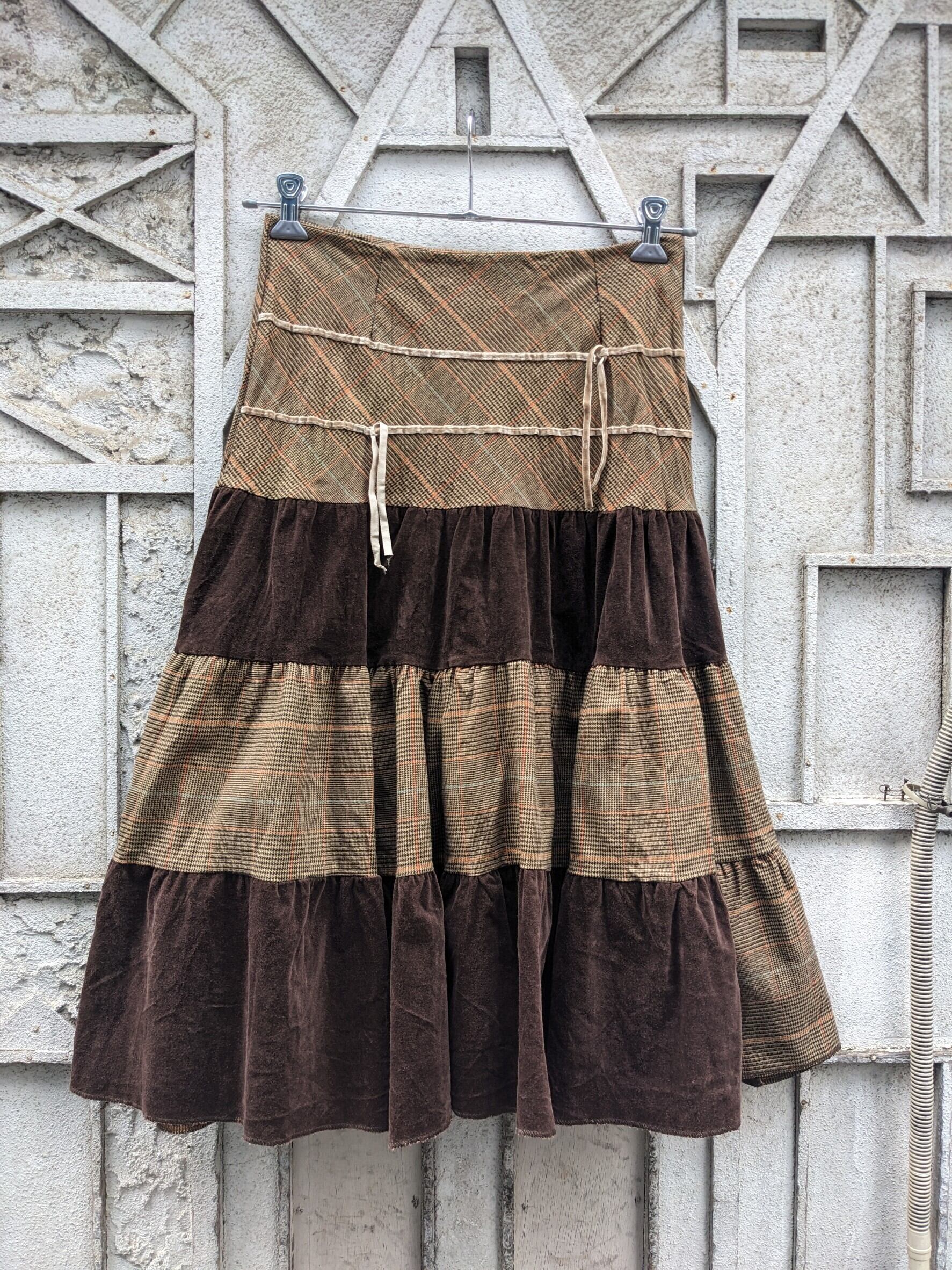 "MIXED FABRIC DESIGN SKIRT"