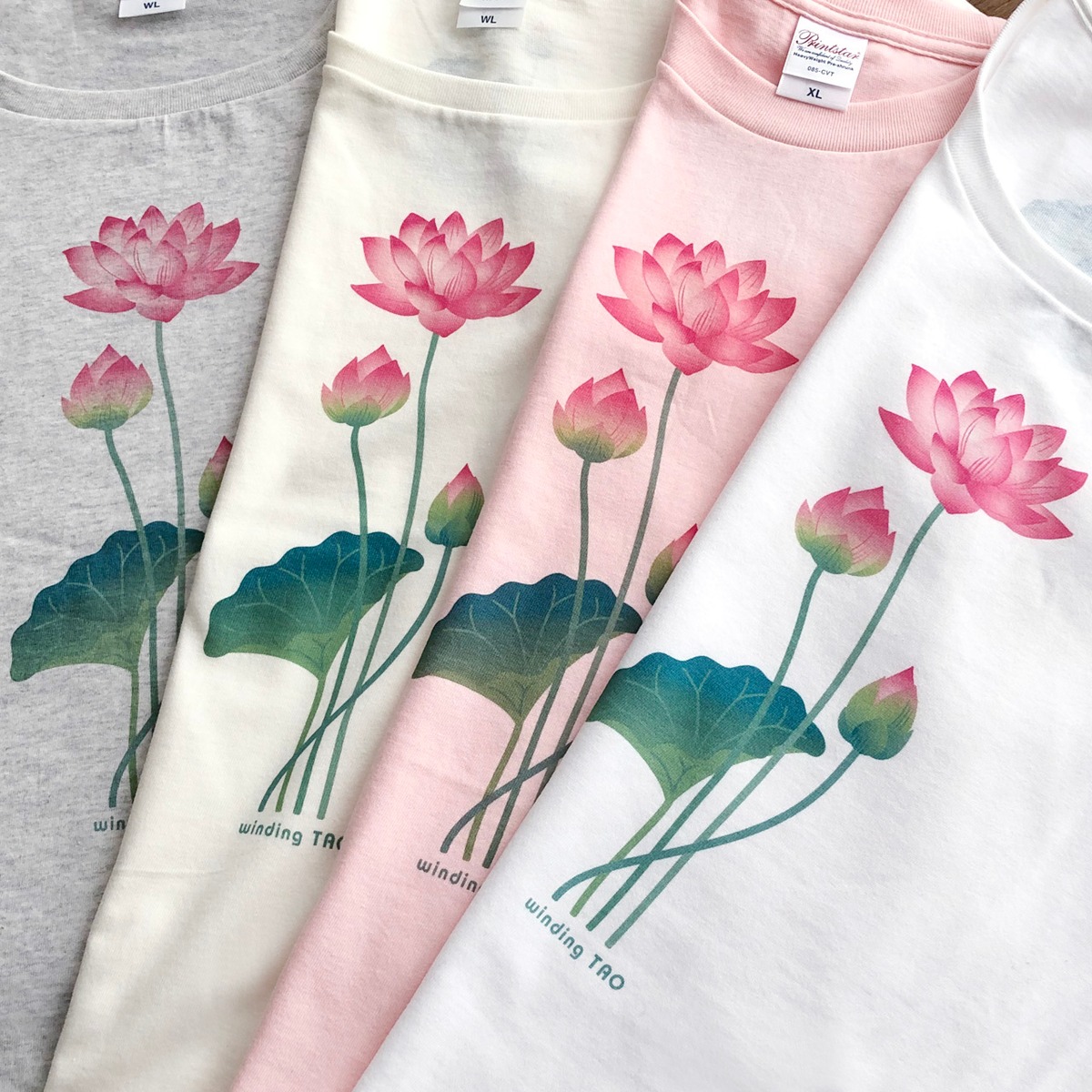 陰陽シンボル蓮の花の幸運と幸運をTシャツ 神聖なパワーを
