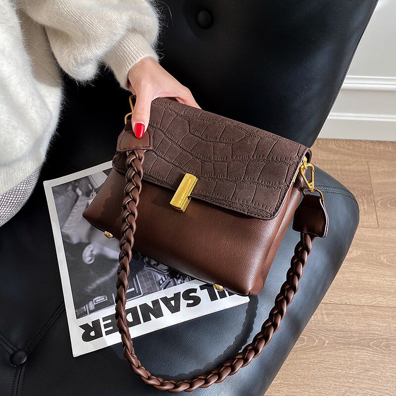 スタイルスタンダードオータムウィンターレッド レトロ 秋物 冬物 スクウェア メッセンジャーバッグ Tiancai_Wing_Bag24723459382