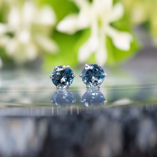 ブルートルマリン・ピアス　4mm（1ペア）　No.1