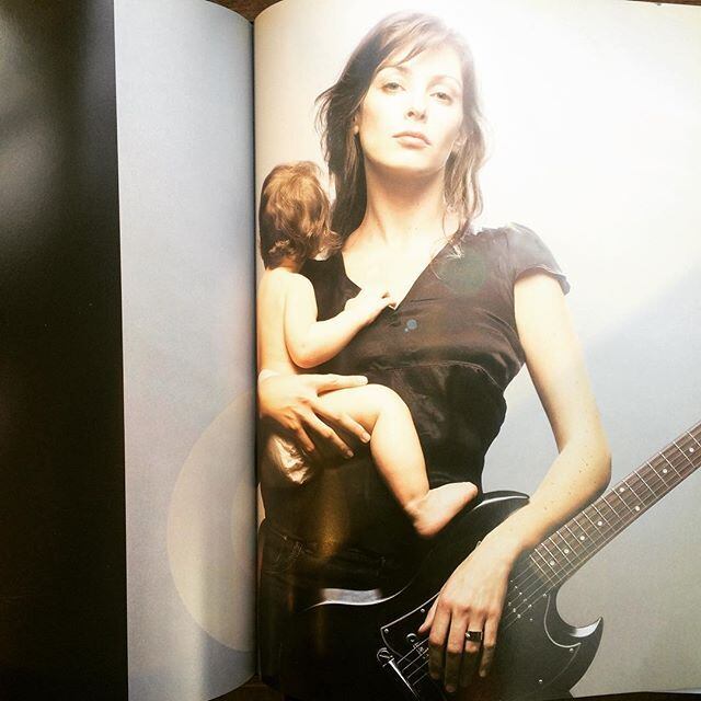 写真集「Guitar Eros／Jean-Baptiste Mondino」 | 古本トロニカ 通販オンラインショップ |  美術書・リトルプレス・ポスター販売 powered by BASE