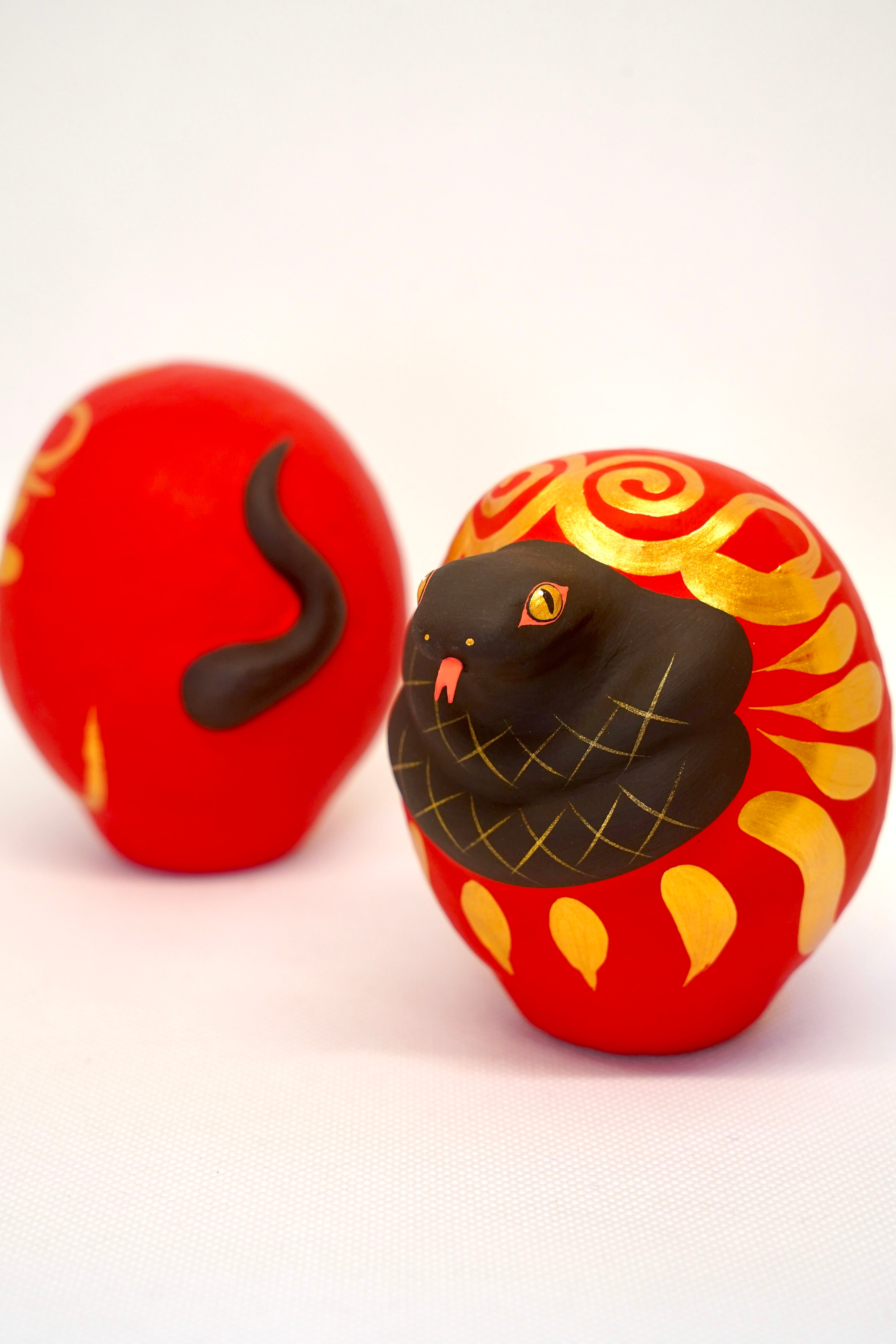 干支だるま【巳】黒 | だるま屋 るもん