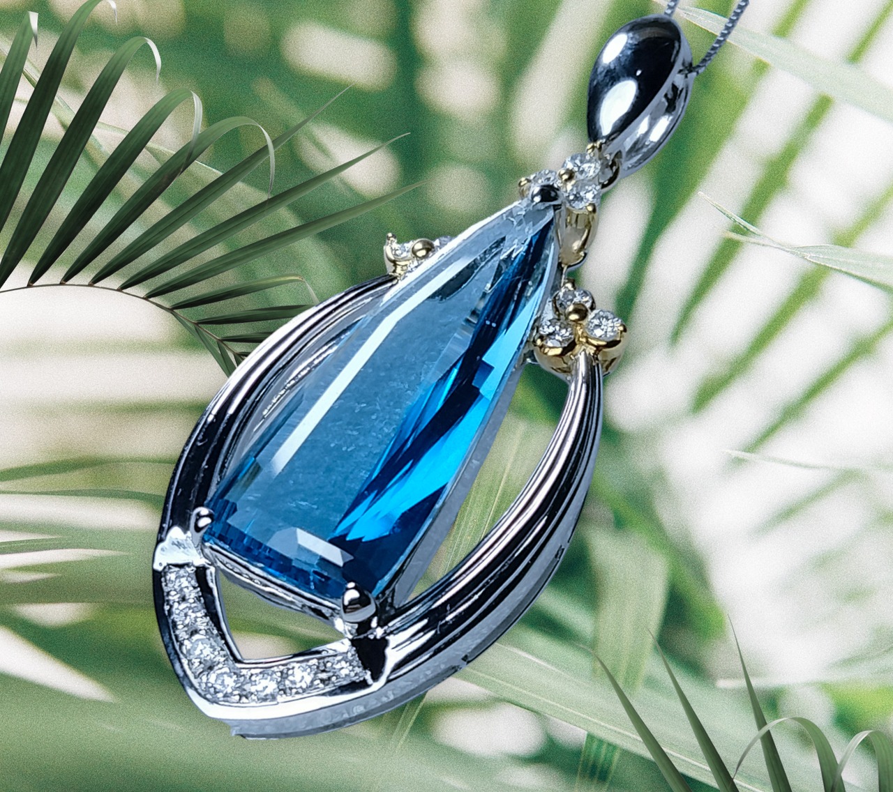 翡翠 ペンダントトップ 10.4g ダイヤ0.36ct 積め