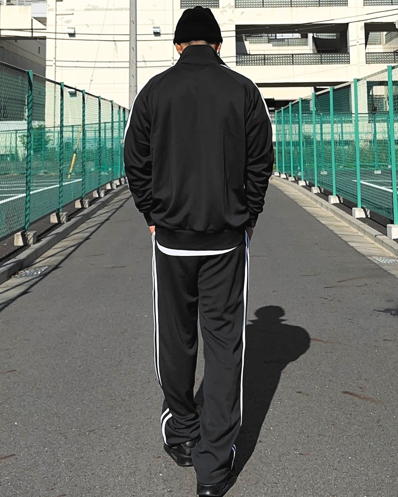 BASIC ONE POINT TRACK PANTS - BLACK / WHITE