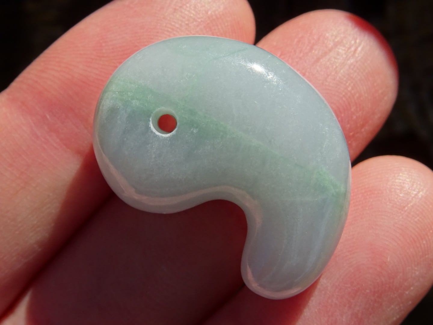 ミャンマーヒスイ勾玉 No.2 ~甕覗(Kamenozoki)~