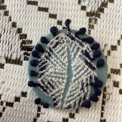 minä perhonen embroidery brooch