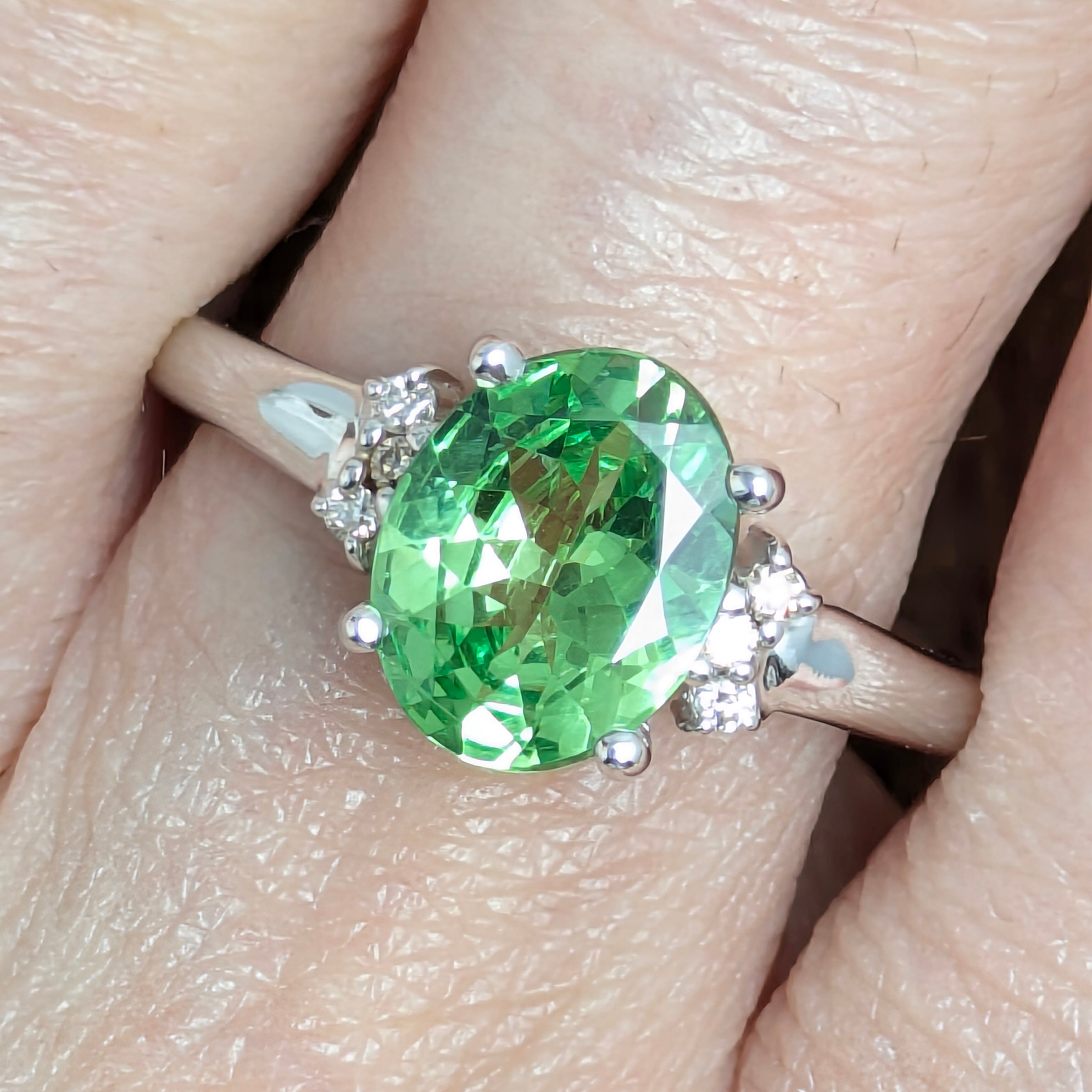 K18WGミントガーネットリング 1.69ct、D 0.04ct【PRO208897