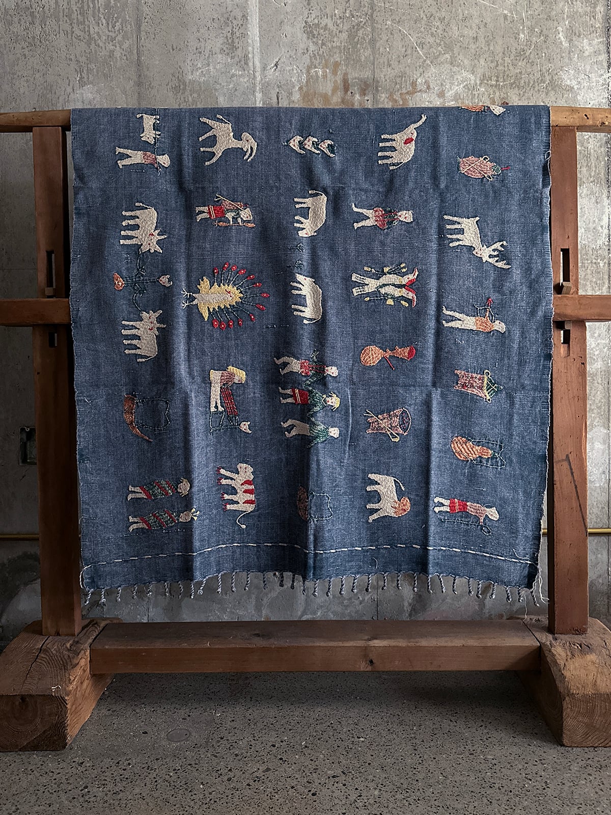 ナラントンガラグ Naga／Stonewashed embroidery rug（Blue） | 333 & tay - Delivery