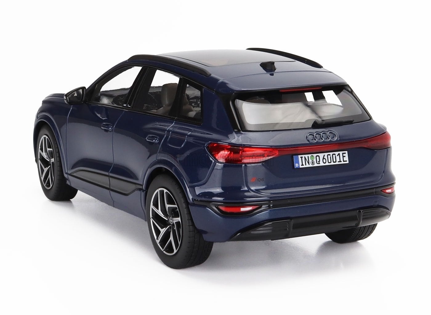 ミニカー 1/18 アウディ Q6 SUV SPARK-MODEL 1/18 AUDI Q6 E-TRON 2023