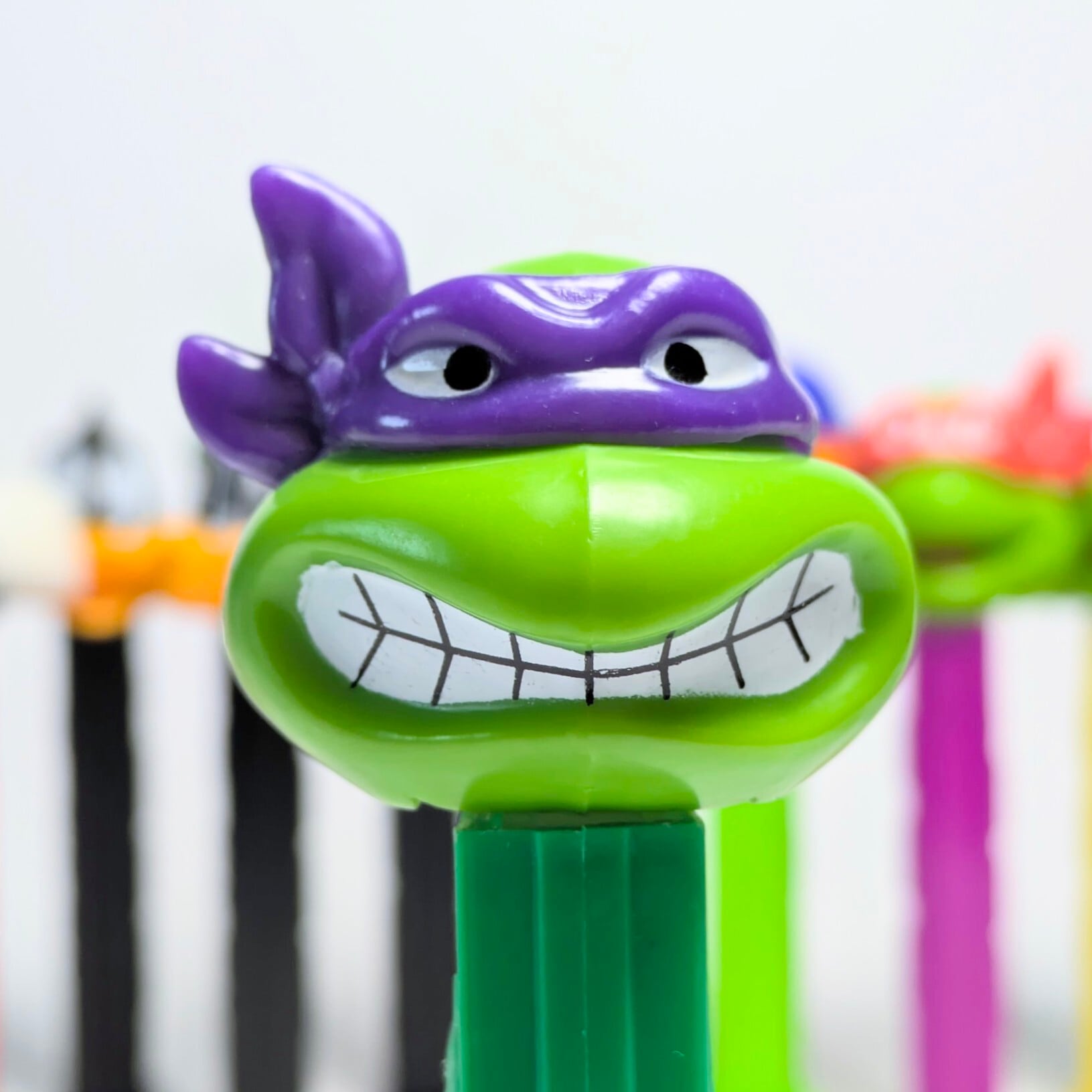 ☆ VINTAGE90' ☆【 Teenage Mutant Ninja Turtles / タートルズ ) 】『 ドナテロ アングリーver. 』 / PEZ / ペッツ / CANDY&DISPENSER 〚アメリカン雑貨 アメトイ〛