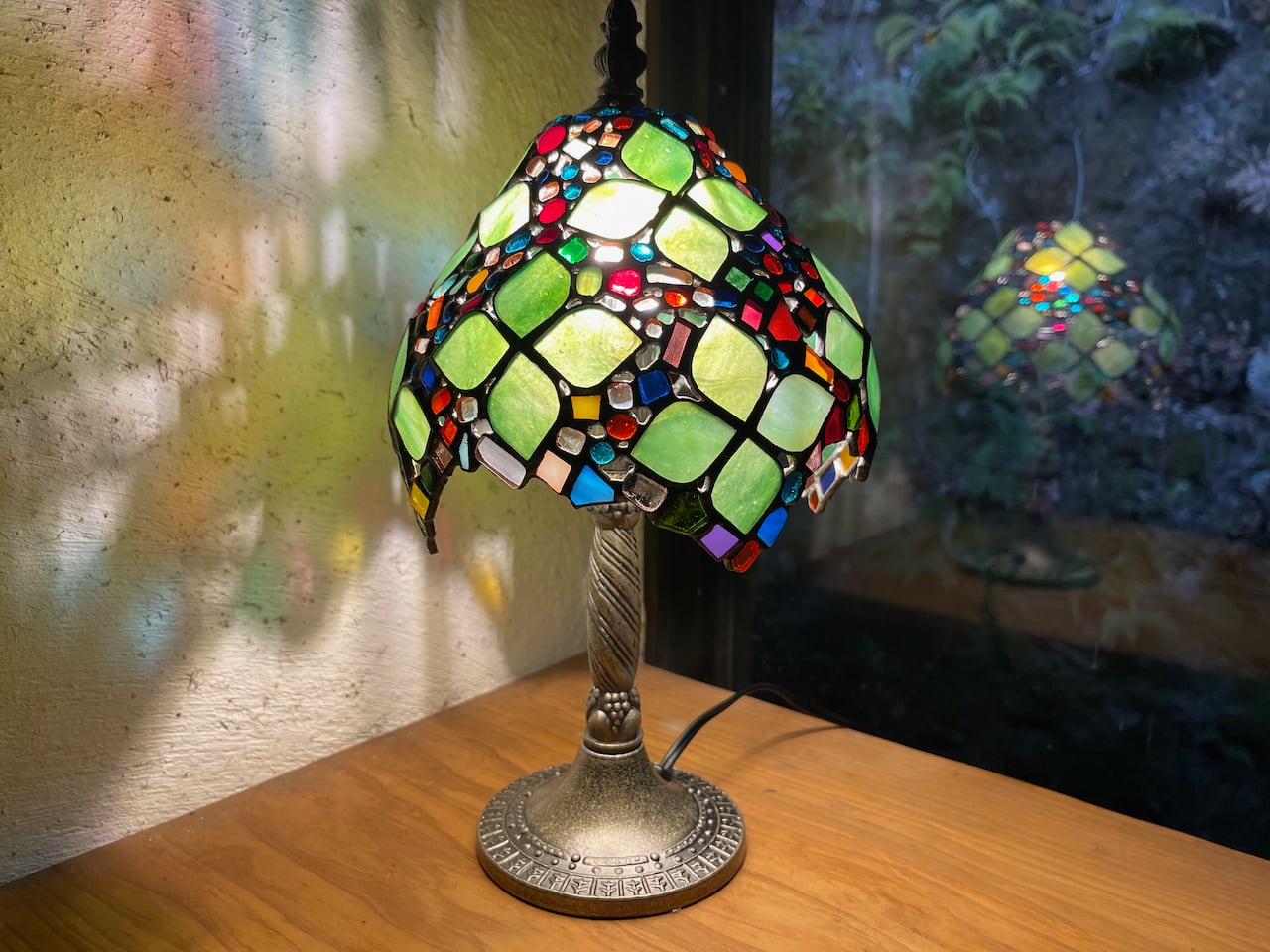 [新作・限定品]星を散りばめたランプ（ステンドグラスのテーブルランプ）