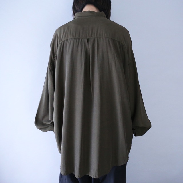 pleats and fry-front minimal design over silhouette shirt