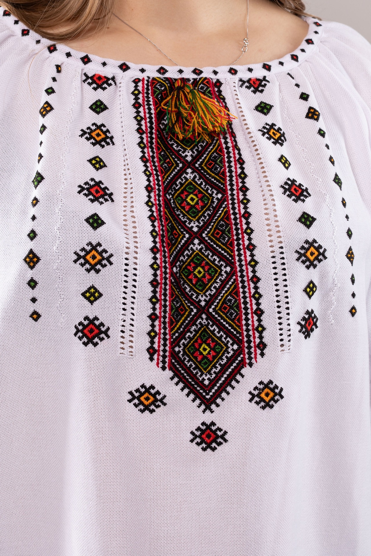 ウクライナ刺繍ヴィシヴァンカ・クラシック　手刺繍　麻　レディース・フリーサイズ - 11