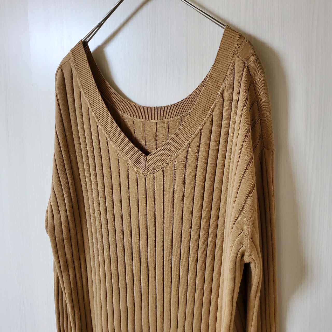 【USED】春ニット　ベージュ　Vネック　袖長め　スリット