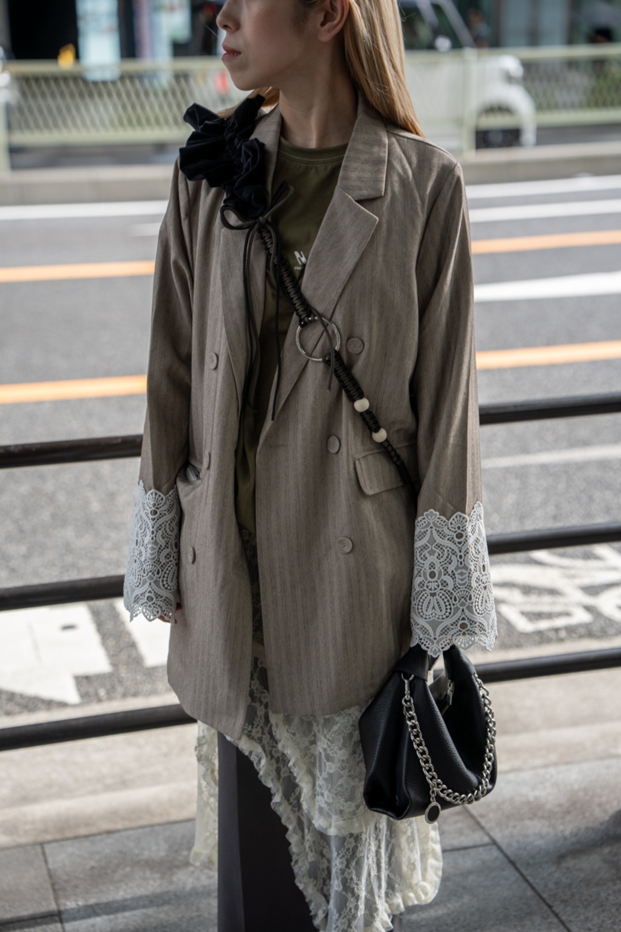 【残り3点!!】bi-tone frill velour strap Black