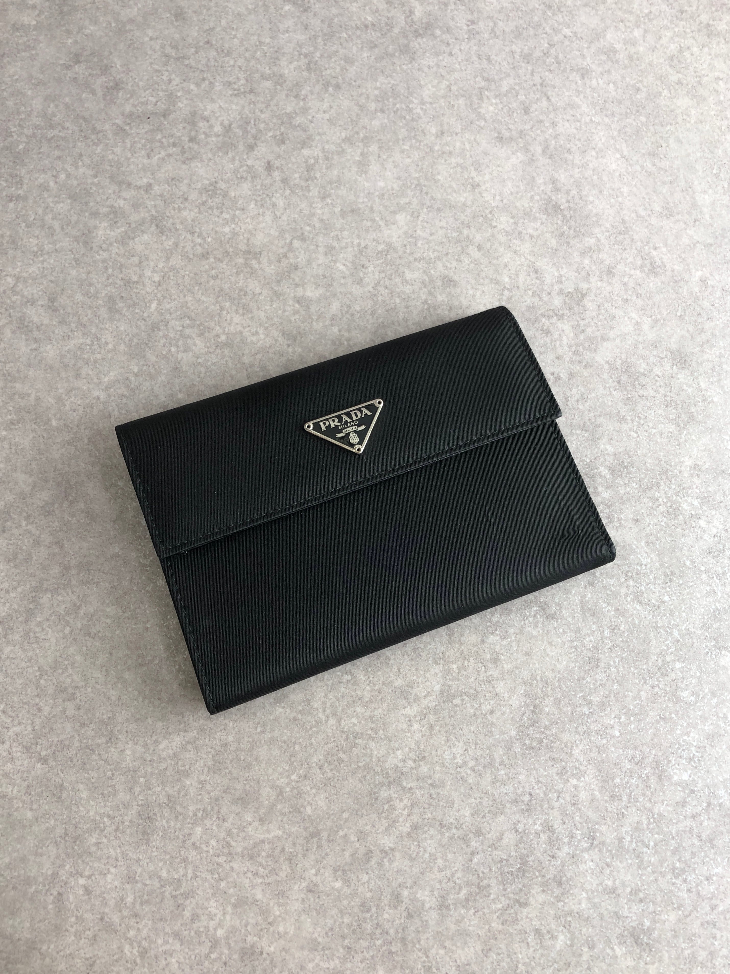 PRADA プラダ 財布 ブラック トライアングルロゴ レザー 3つ折り vintage ヴィンテージ オールド vdir46