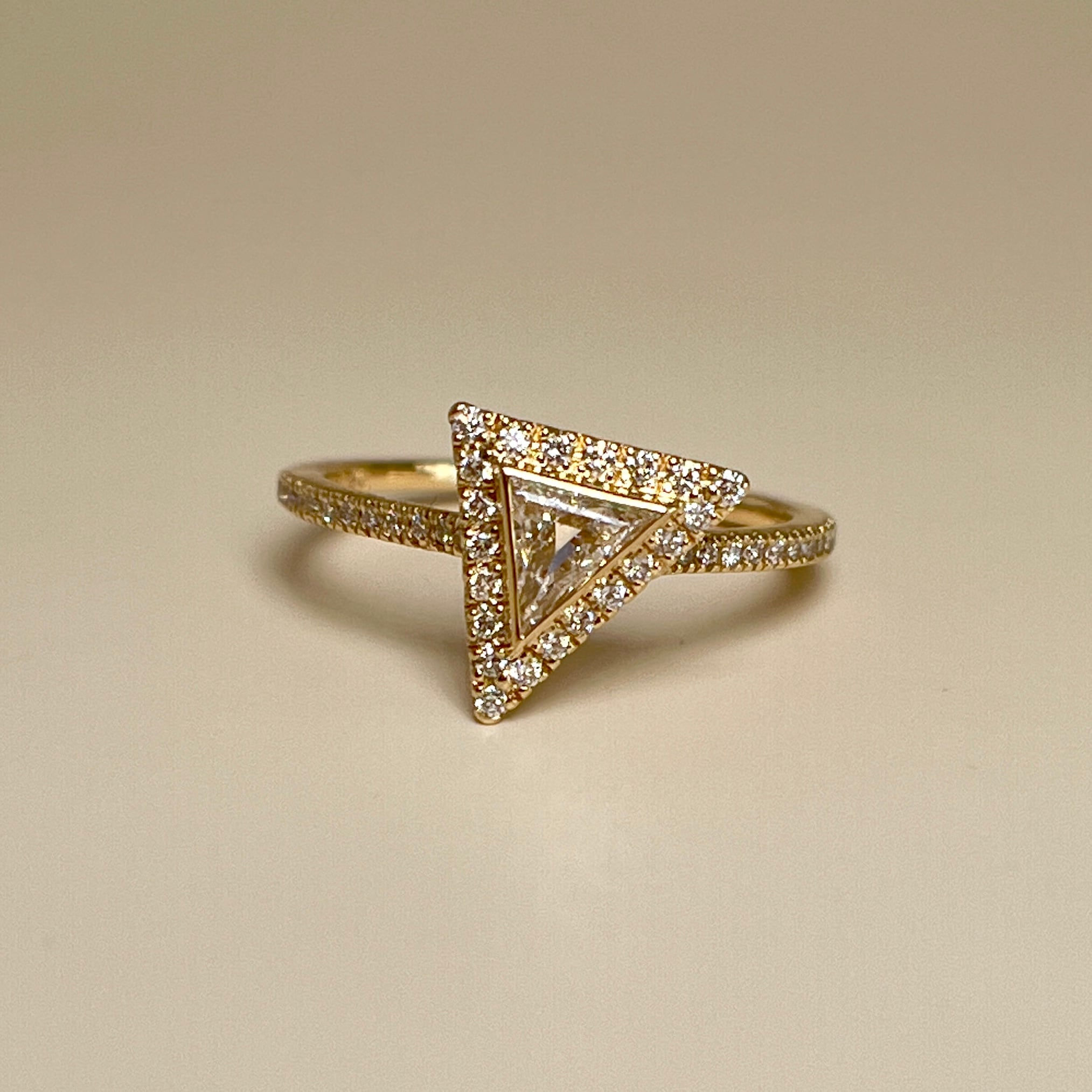 トリリアント ダイヤモンド リング 0.286 ct K18イエローゴールド