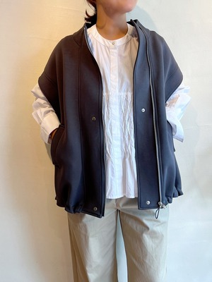 Dignite collier / スリーブレスジップブルゾン