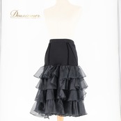 社交ダンス 衣装 スカート ブラック系 チャコット Chacott 黒 無地 フリル ラテン レッスン 練習 ストレッチ 伸縮 かわいい ボリューム 上品 ダンス衣装 パーティースリット 透け感 インナーパンツ レース 花 オールブラック