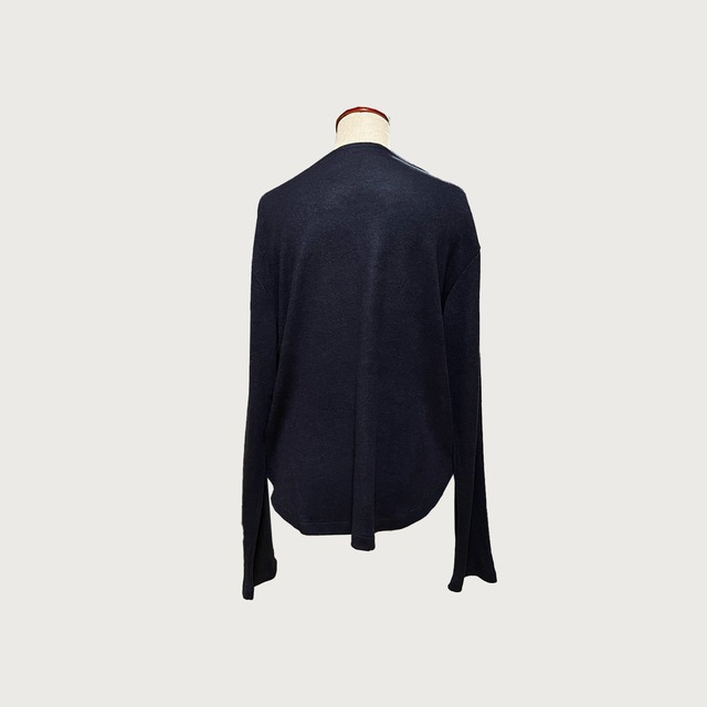 ロングスリーブがかわいい！キレイに魅せるトップス ボトルネックカットソー｜ネイビー｜画像4