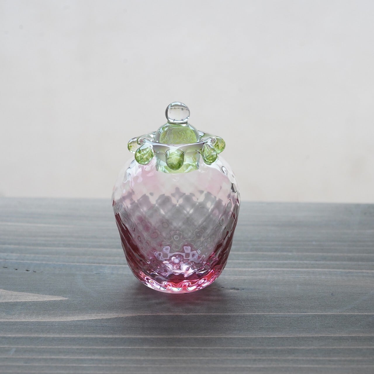 【真野美千代】いちごの小瓶 ピンク 12