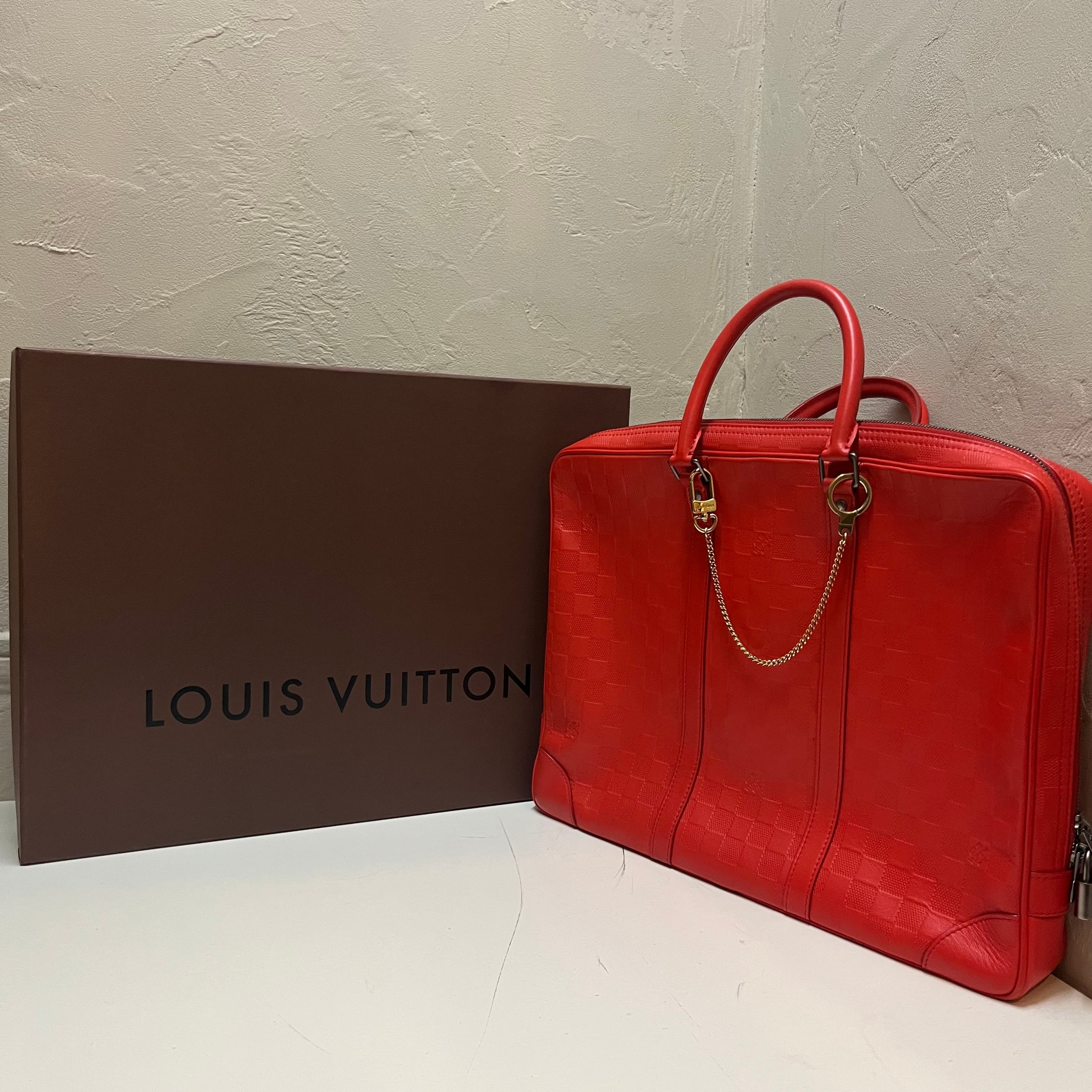 Louis Vuitton ルイヴィトンのビジネスバッグ 軽けれ