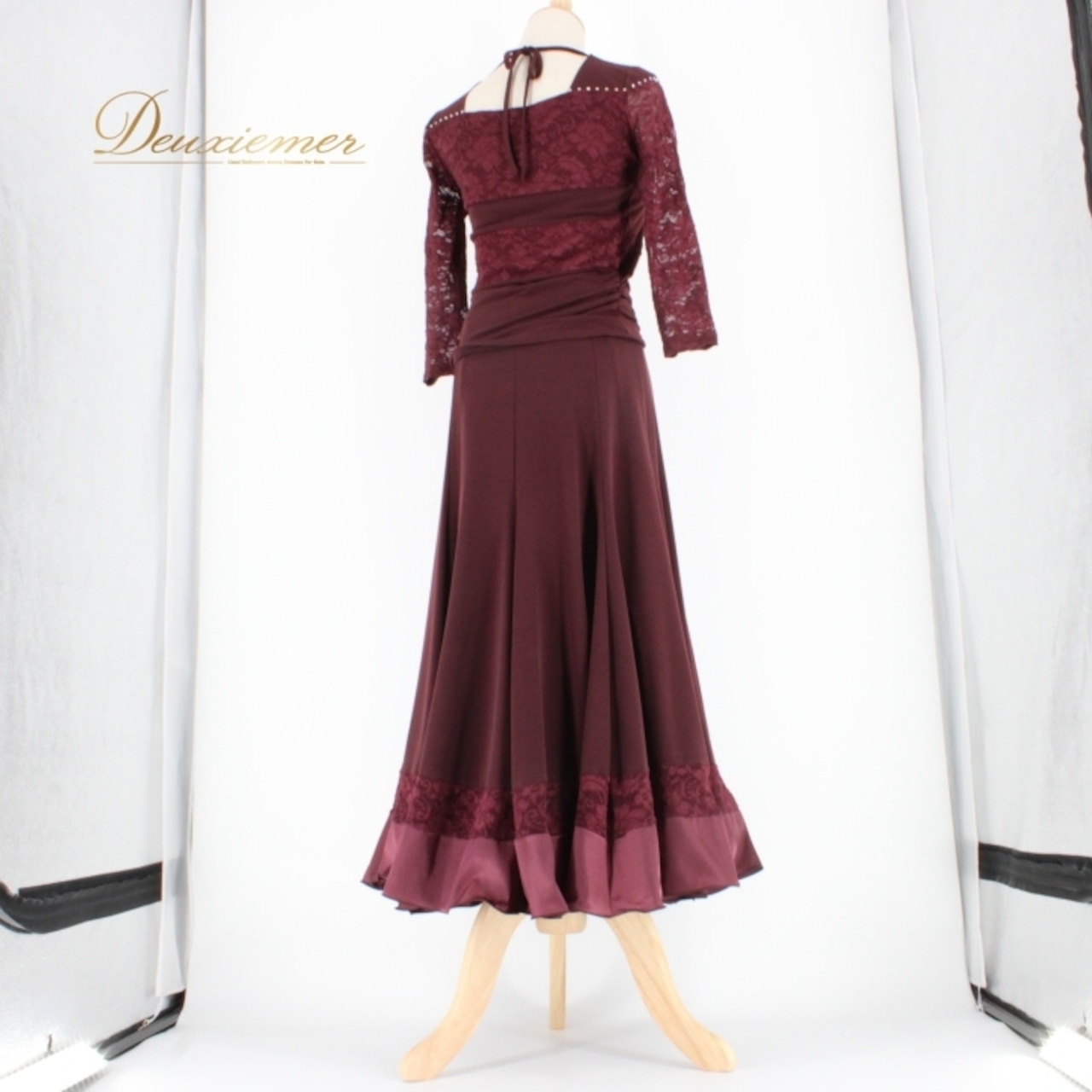 社交ダンス 衣装 スタンダード 上下セット ツーピース レッスンウェア パーティ衣装 Roger バーガンディ レース ラインストーン 派手 花柄 バーガンディ系 スカート 二重スカート ボリューム 優雅 動き 花柄レース しっとり 厚手 伸縮性 パーティー服 女性用 大人用 ダンスウエア 競技用 社交ダンス衣装 おしゃれ 体型カバー