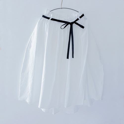Center slit skirt   womens  Msize  /  White