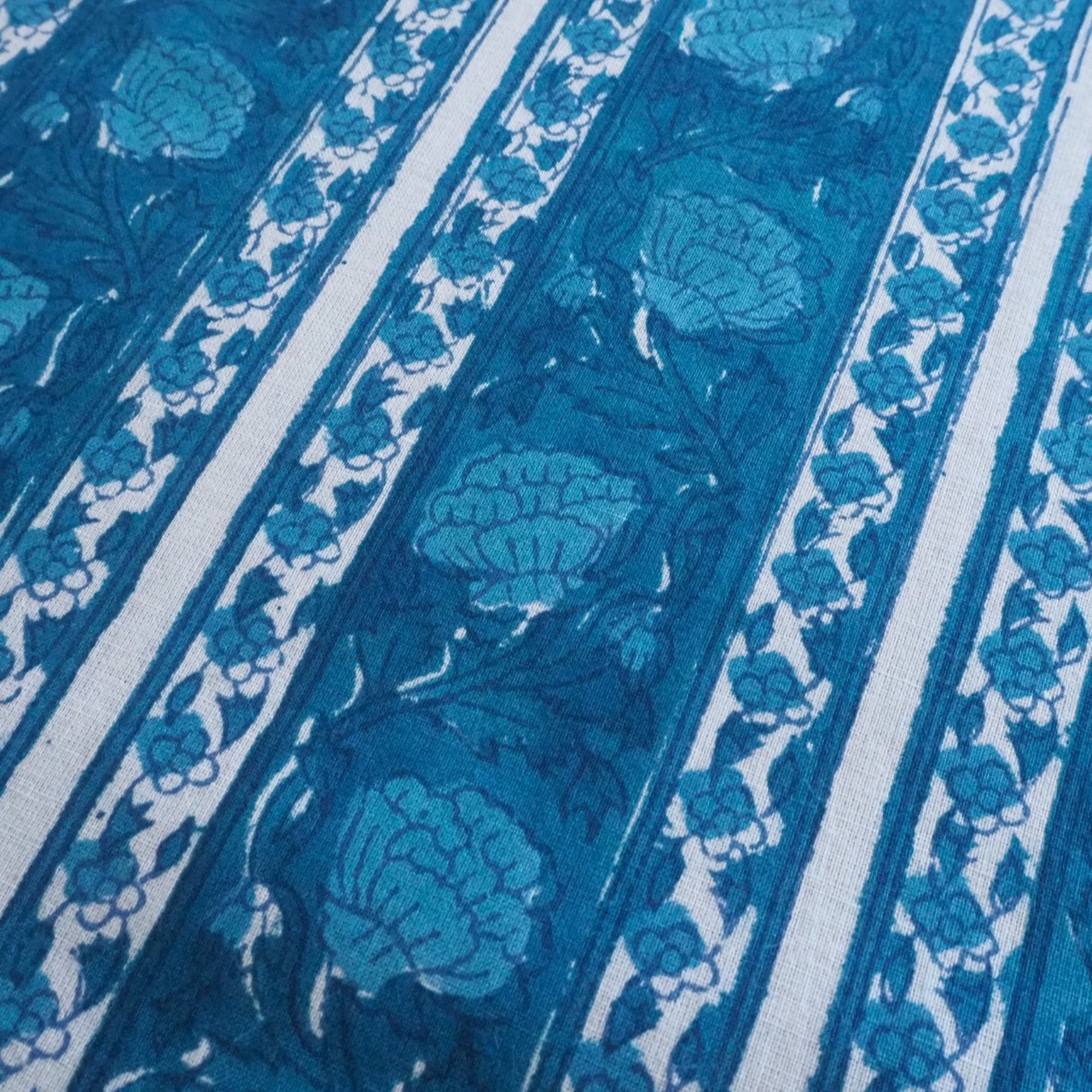 ブロックプリント生地【50cm単位】インド綿  ストライプ柄 マリンブルー×白 #45392-BL2