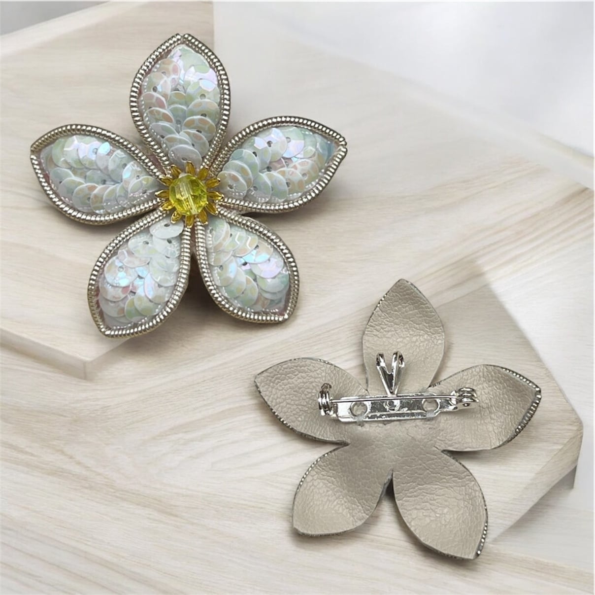 ジャスミンの花 ブローチキット | asukabeads
