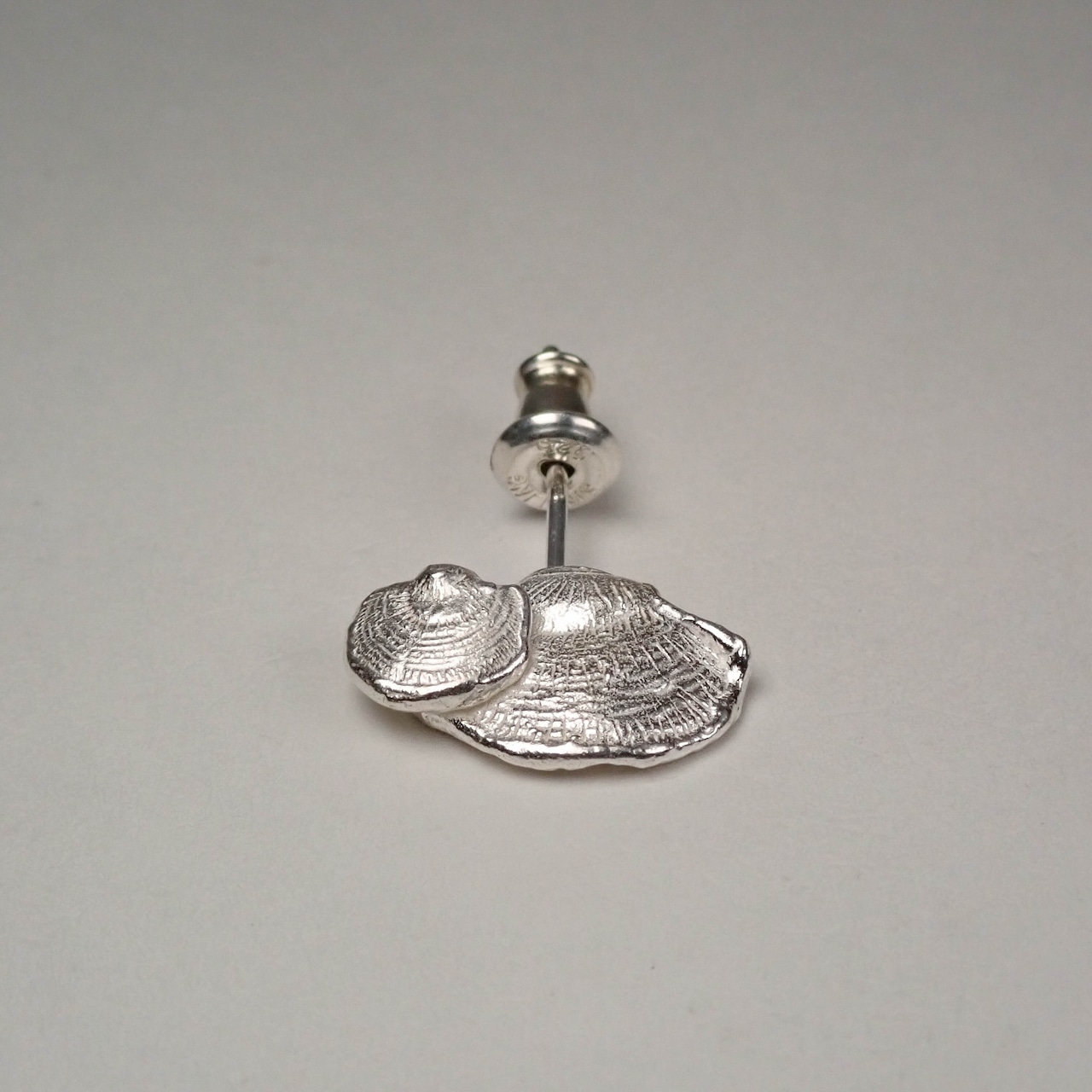 Mサイズ ウチワタケ シルバーピアス tree mushroom silver earrings M（片耳）