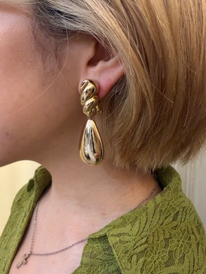 Christian Dior / vintage oval twist design gold earring.(o)