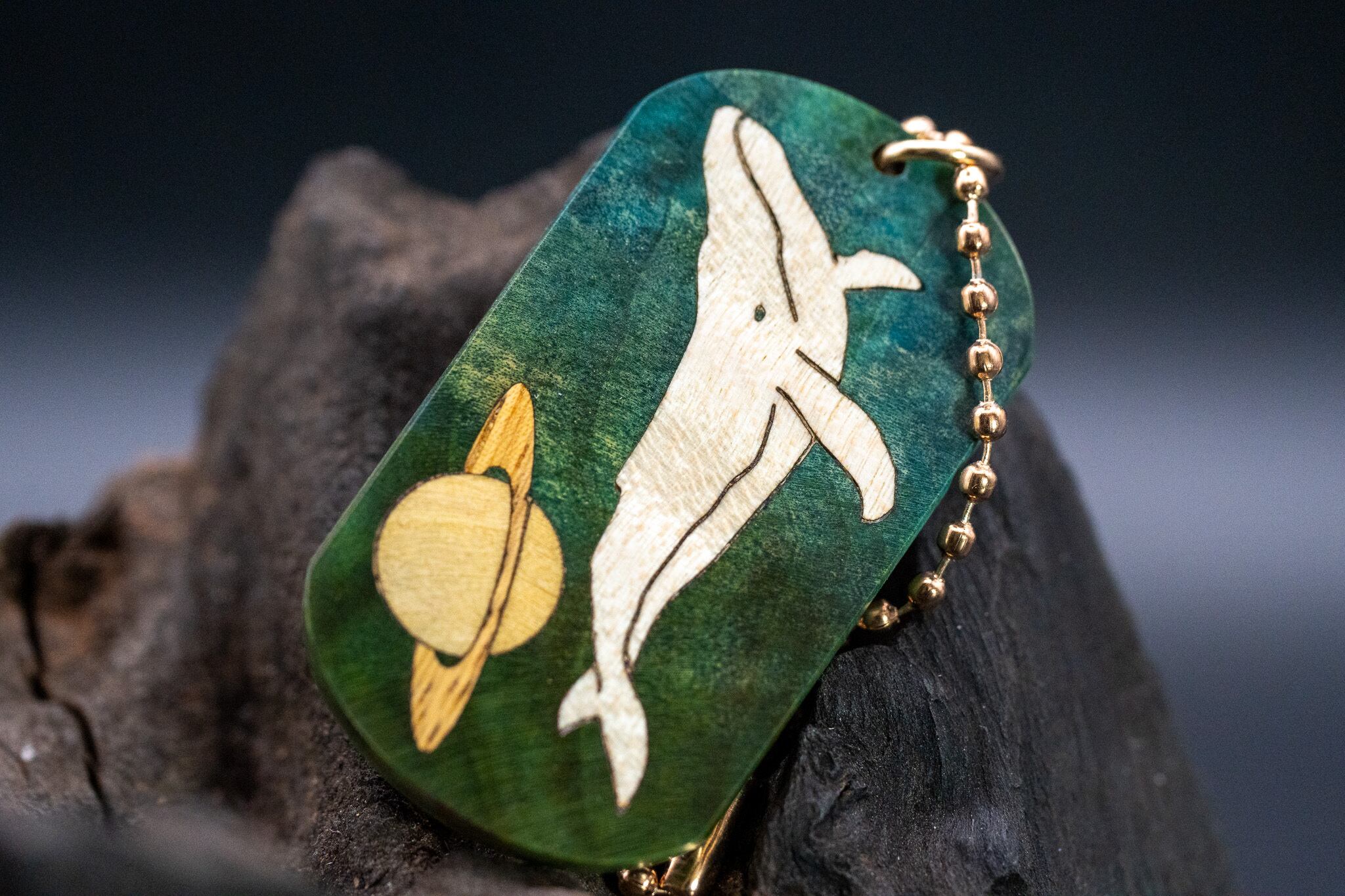 【カナダの象徴】 ハードメープル スタビライズウッド ドッグタグ 象嵌 勇魚と惑星