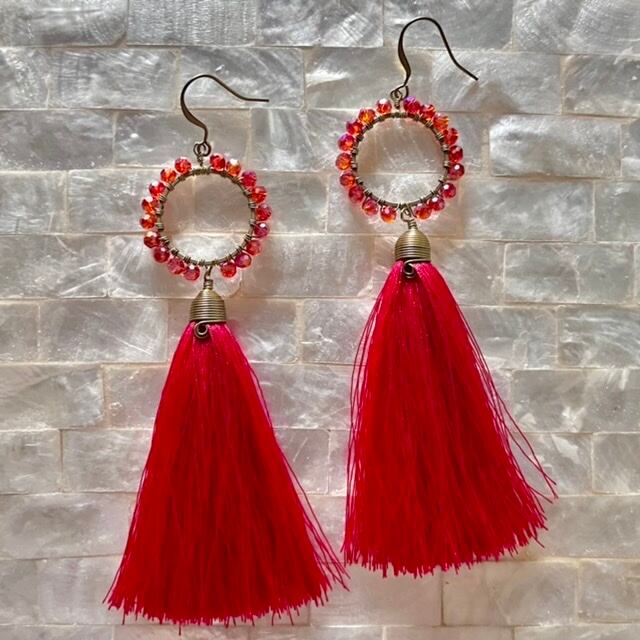 ビーズサークルフリンジピアス レッド na カラフル ポーチ ヨガマットバッグ