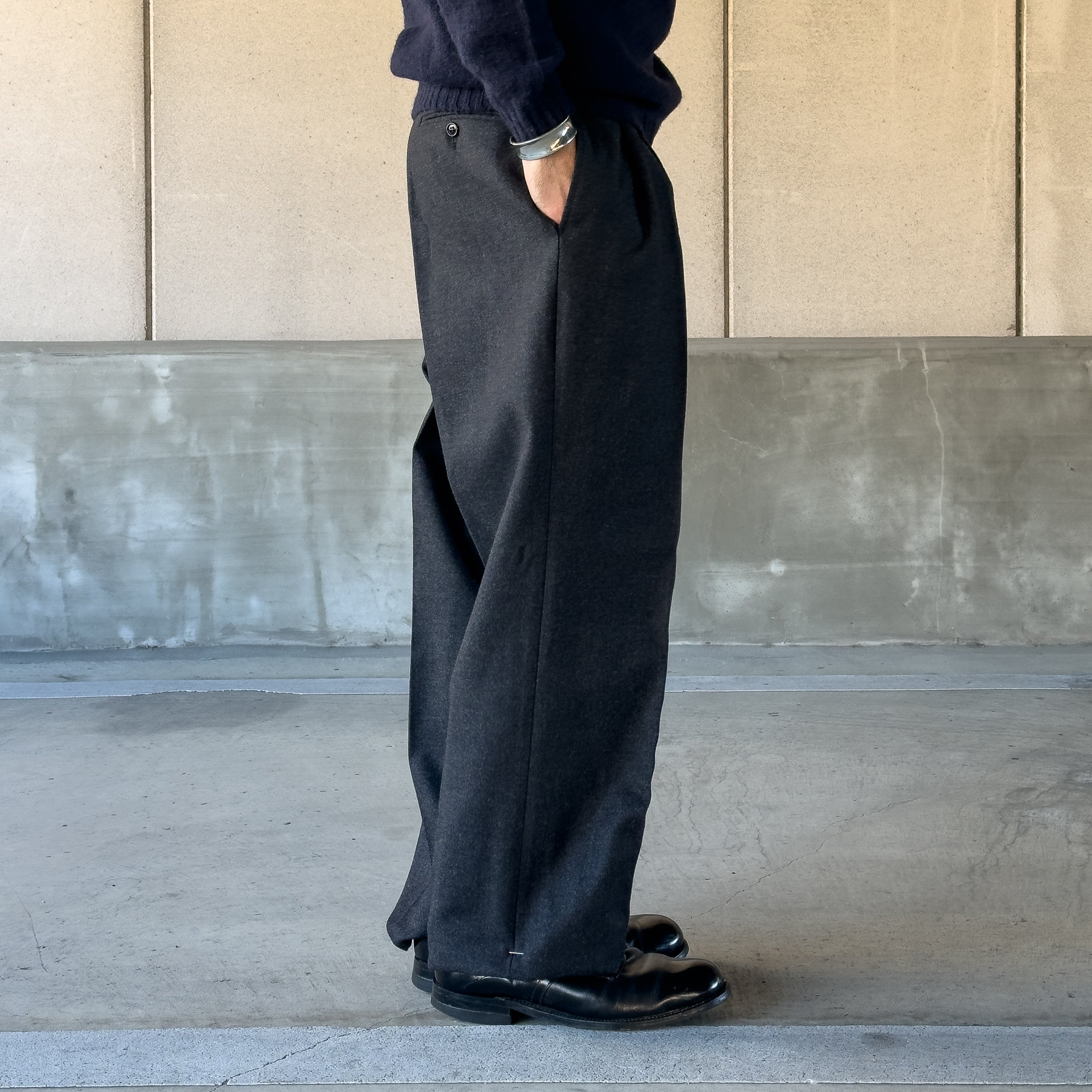 Atlast&Co. TWOTUCKTROUSERS NAVYSTRIPE 30