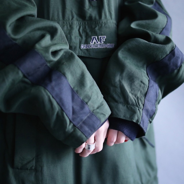 "green × navy"  bi-color switching design over silhouette anorak parka